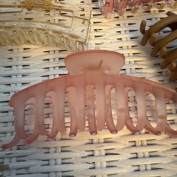 Stylish Women  Hair Claw Clip Set - Pink, Yellow, Brown - Picture 5 of 6